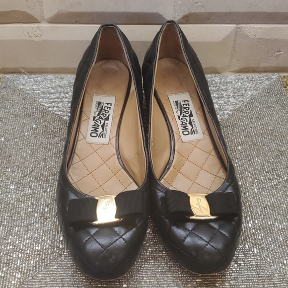 SOLD!!! FERRAGAMO "Vara" Quilted Pumps - Size 10 - Picture 2 of 9